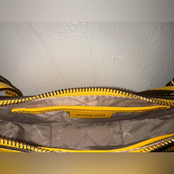 Michael Kors Small Hobo Bag *Authentic* - Picture 4 of 7